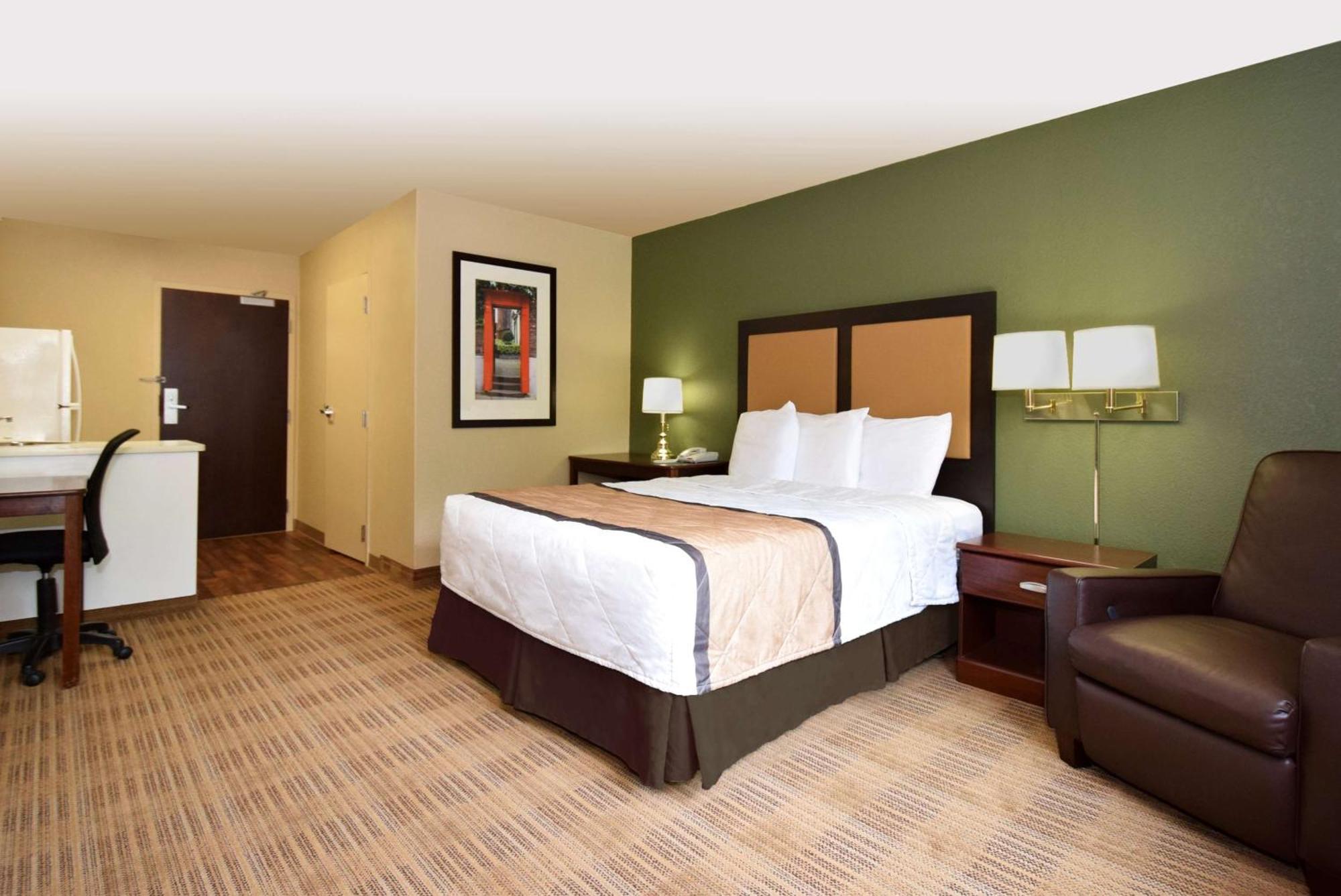 Extended America - Hartford - 2*