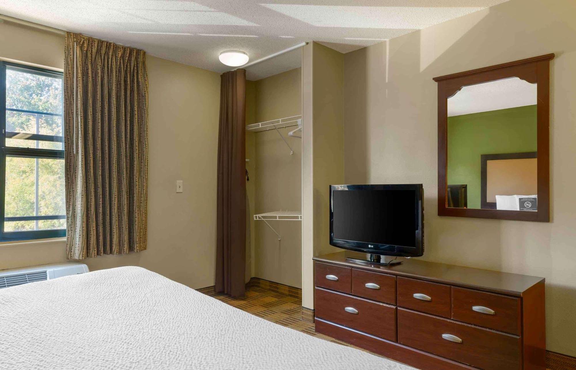 Extended America - Hartford - 2* Meriden